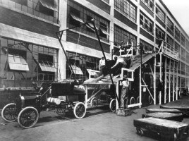 Catena di montaggio della Ford negli anni Dieci