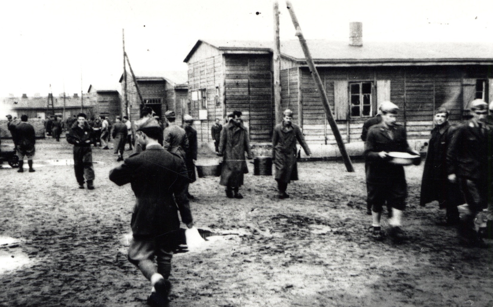 Soldati italiani in un lager tedesco