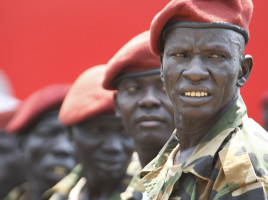 Militari della guardia presidenziale durante una parata a Juba - Steve Evans