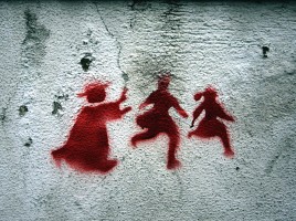 Graffito di denuncia degli abusi sui bambini, Portogallo, 2011 - Milliped