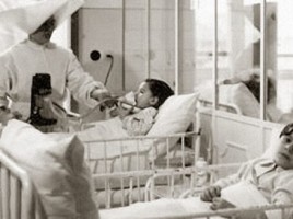 Piccoli pazienti ricoverati al Bambino Gesu,1943.