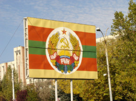 La bandiera e il simbolo della Transnistria