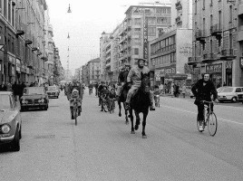 Corso Buenos Aires, a Milano, nel 1973, nei giorni dell'Austerity