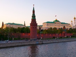 Kremlin_from_Bolshoy_kamenny_bridge