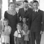 1938, Hitler in compagnia della famiglia Goebbels 