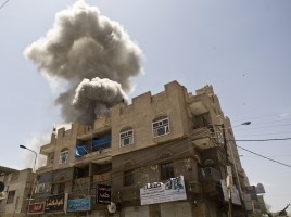aerial_bombardments_on_sanaa_yemen_from_saudi_arabia_without_the_right_aircraft-_injustice_-_panoramio