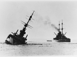 La corazzata Santo Stefano affonda dopo essere stata silurata dai Mas di Rizzo, 10 giugno 1918