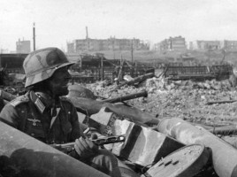Russland, Kampf um Stalingrad, Soldat mit MPi